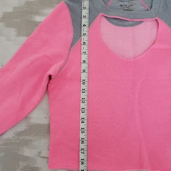 💕Bright Pink Crop Top Sweater- Cute!💕 - Picture 6 of 7